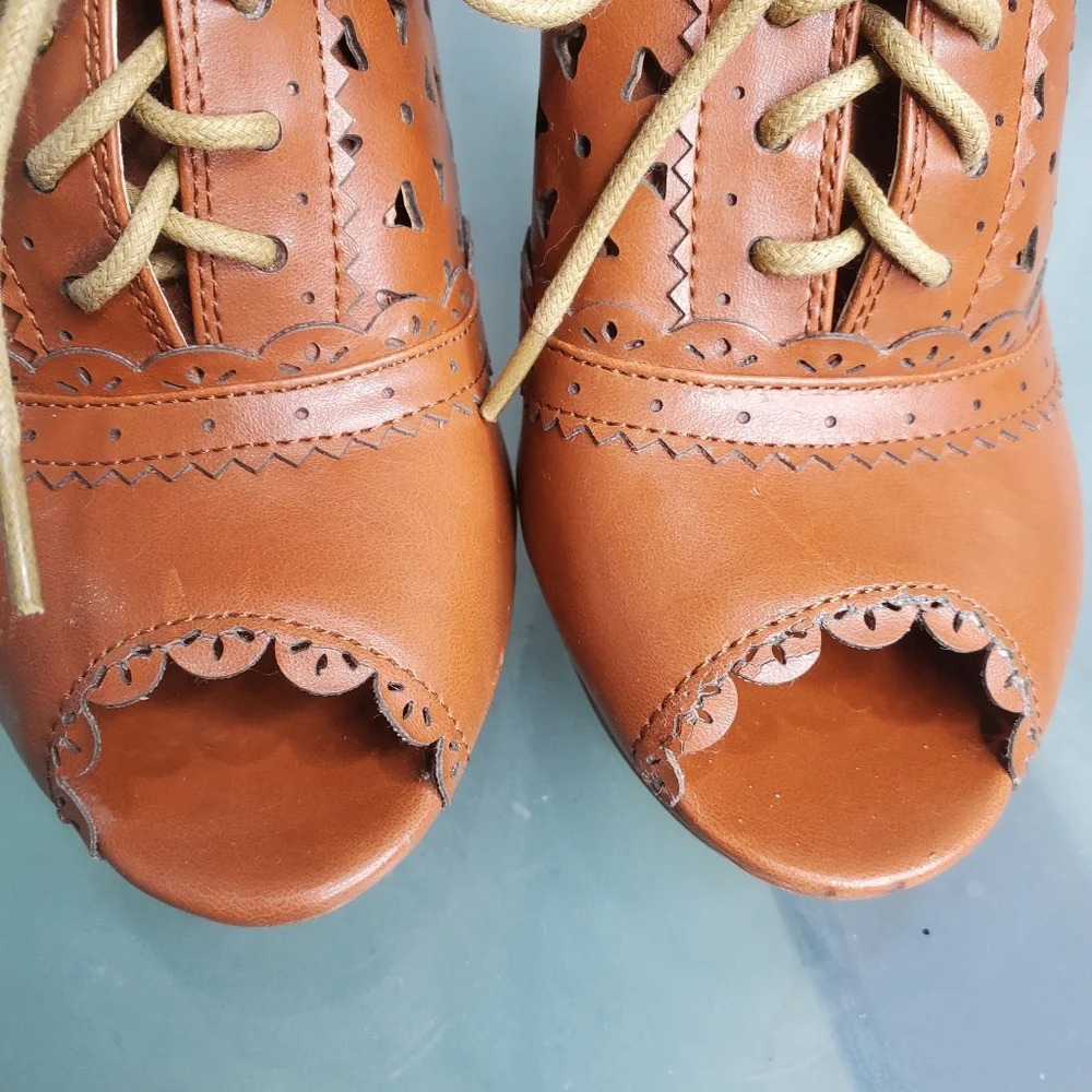 Womens Guess Peep Toe Platform with Laser Cut Design Brown Sz 9 - Picture 6 of 8
